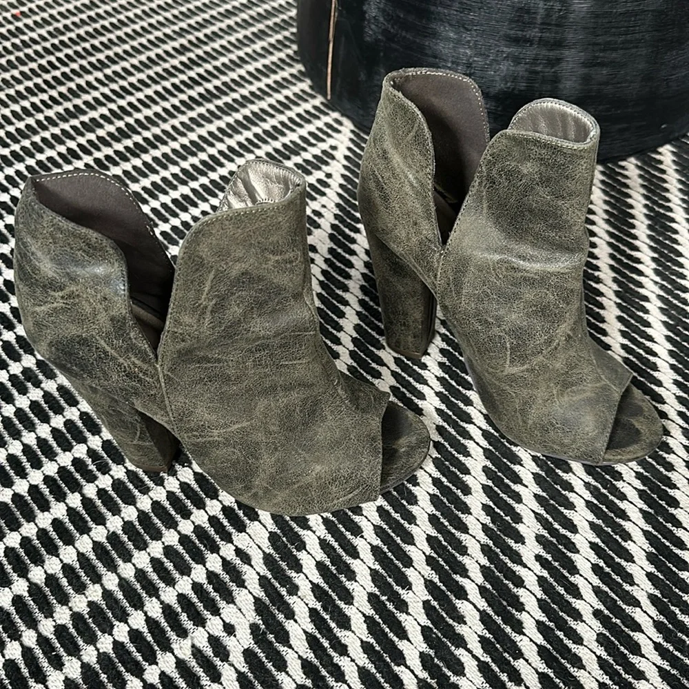 Open toe heels - Picture 1 of 3